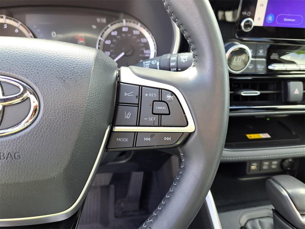 used 2023 Toyota Highlander car, priced at $36,288