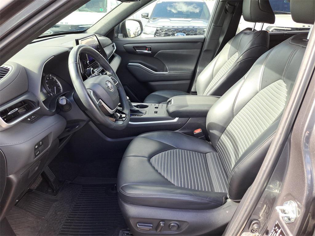 used 2023 Toyota Highlander car, priced at $36,288