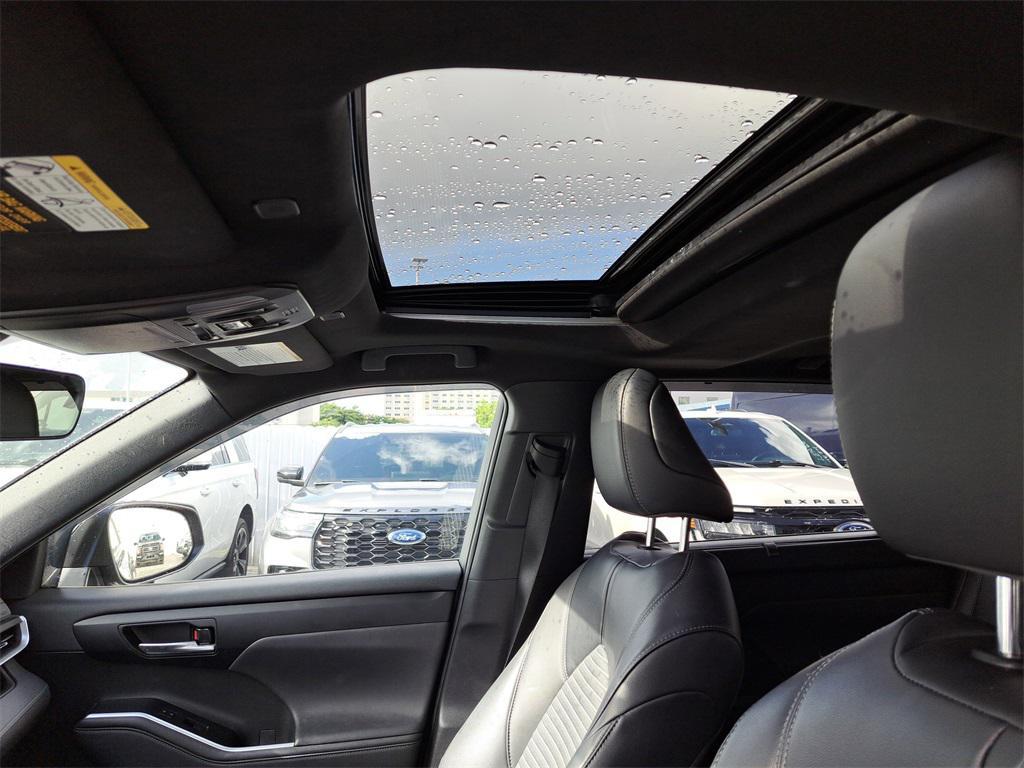used 2023 Toyota Highlander car, priced at $36,288