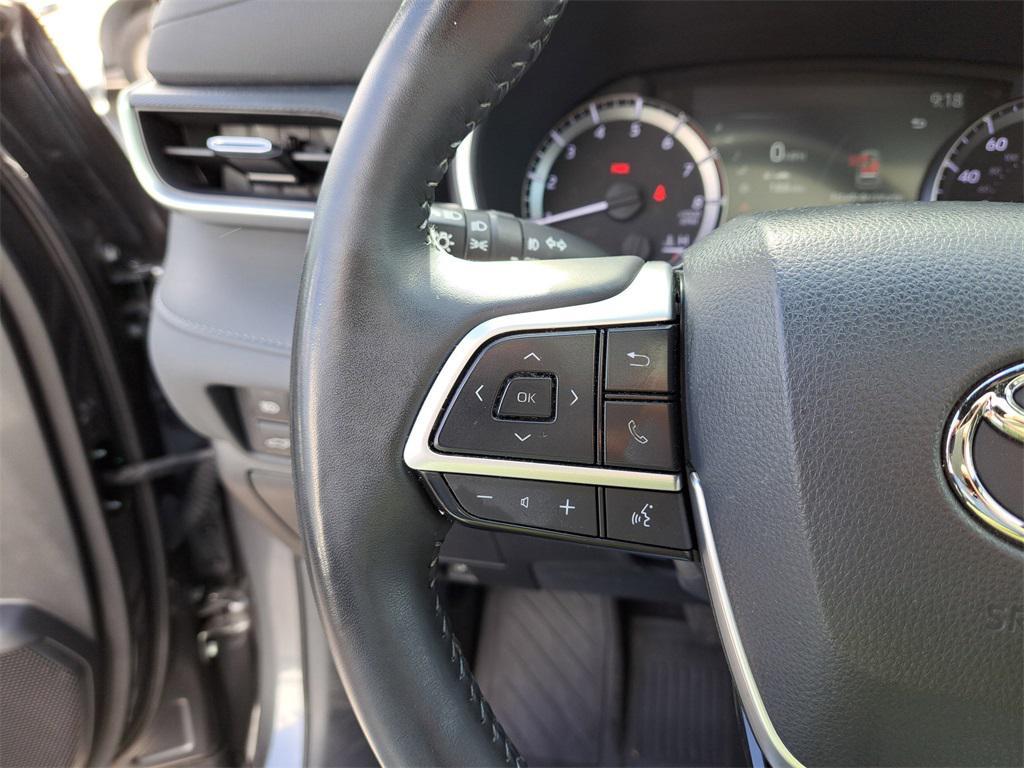used 2023 Toyota Highlander car, priced at $36,288