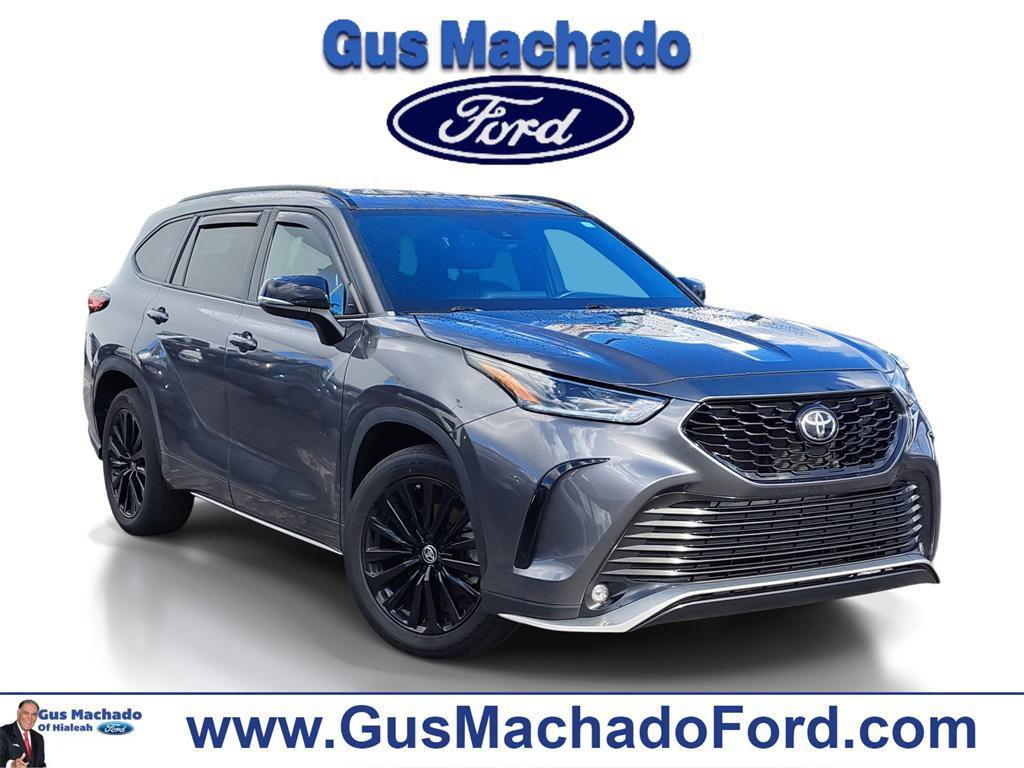 used 2023 Toyota Highlander car, priced at $36,288