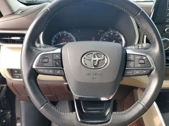 used 2021 Toyota Highlander car, priced at $33,356