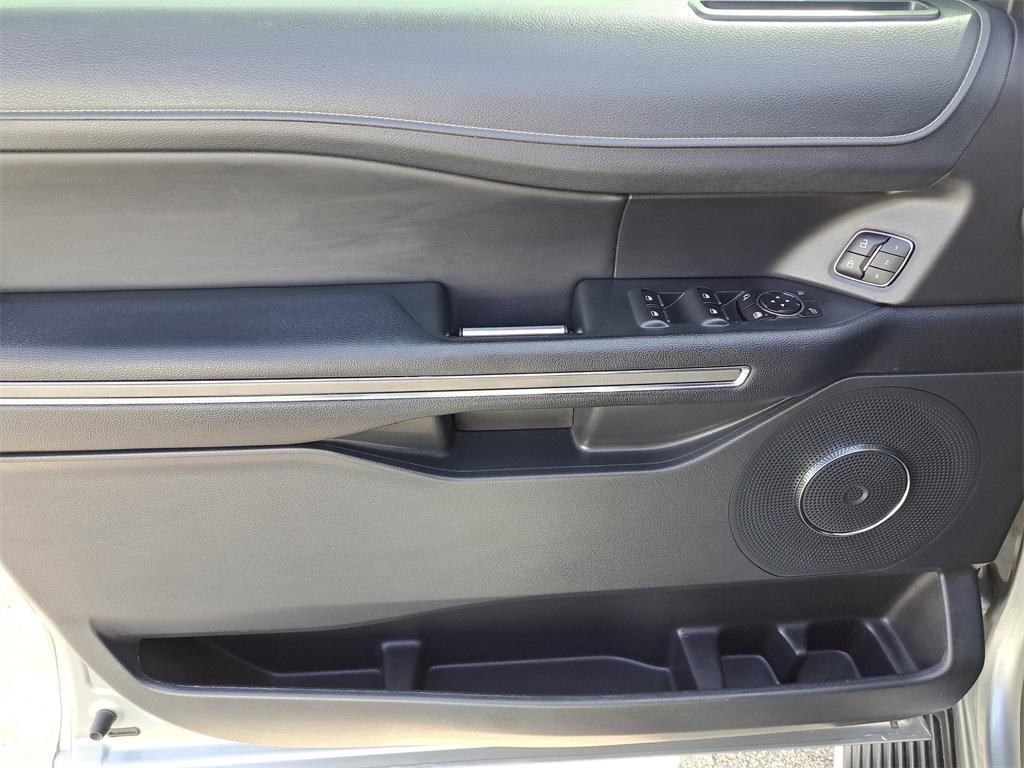 used 2022 Ford Expedition car, priced at $42,593