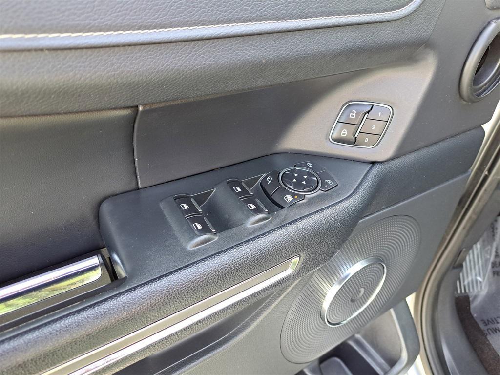 used 2022 Ford Expedition car, priced at $42,593