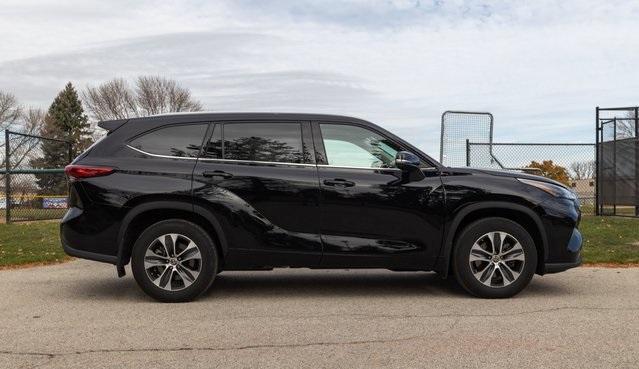 used 2022 Toyota Highlander car, priced at $37,459