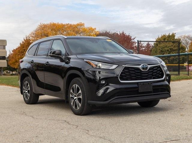 used 2022 Toyota Highlander car, priced at $37,459