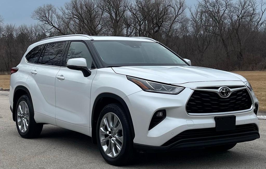 used 2022 Toyota Highlander car, priced at $41,669