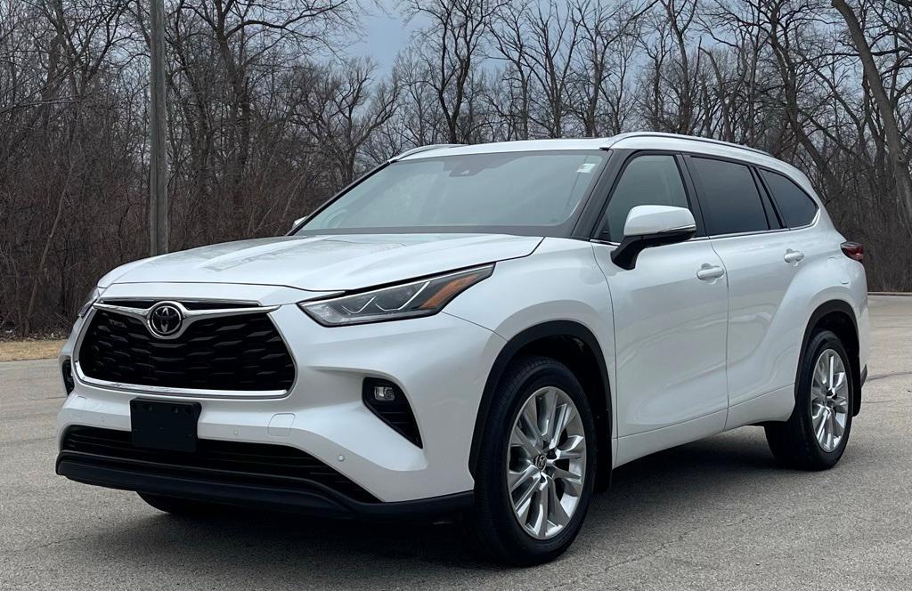 used 2022 Toyota Highlander car, priced at $41,669