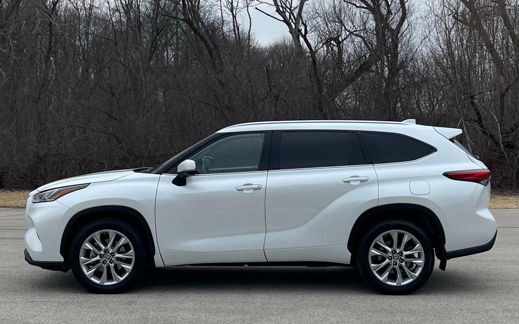 used 2022 Toyota Highlander car, priced at $41,669