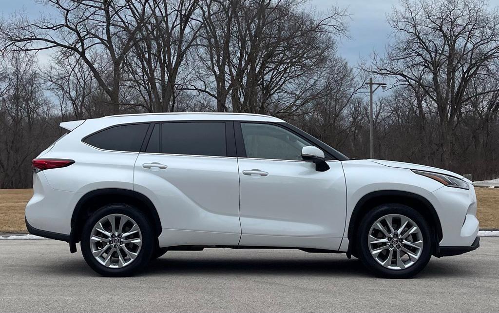 used 2022 Toyota Highlander car, priced at $41,669