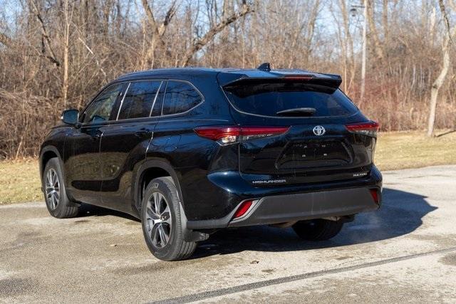 used 2020 Toyota Highlander car, priced at $32,249