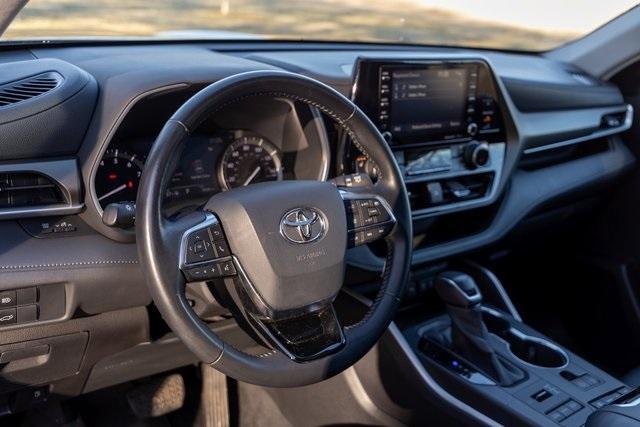 used 2020 Toyota Highlander car, priced at $32,249