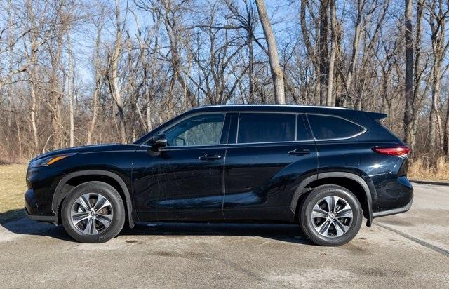 used 2020 Toyota Highlander car, priced at $32,249