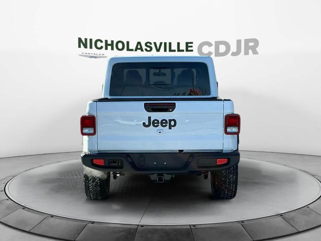 new 2025 Jeep Gladiator car, priced at $43,576