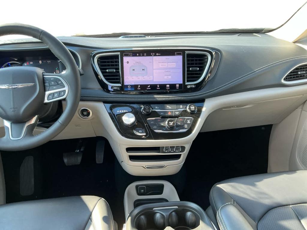 used 2023 Chrysler Pacifica Hybrid car, priced at $27,922