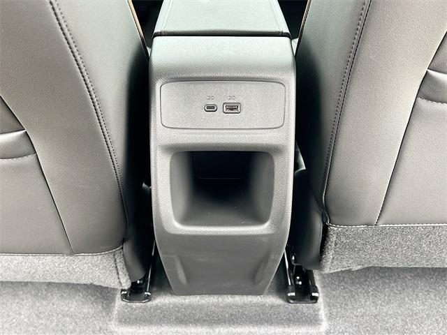 new 2025 Buick Envista car, priced at $30,433