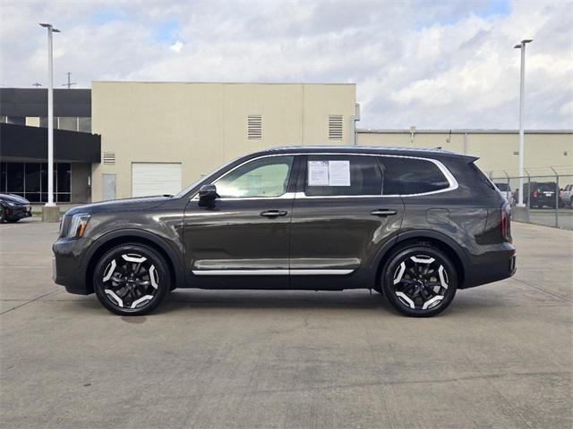 used 2024 Kia Telluride car, priced at $38,400