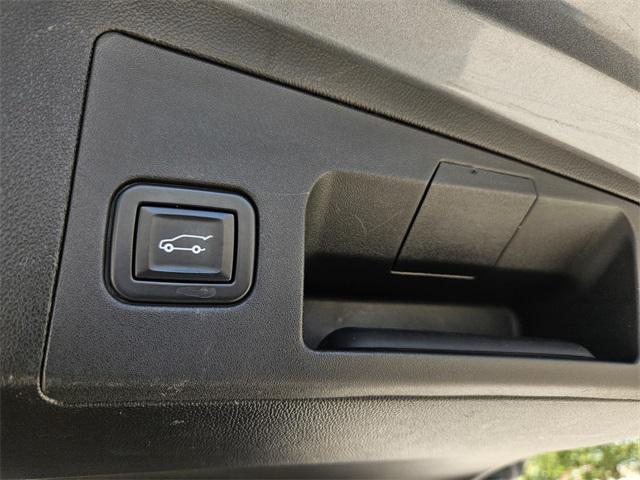 used 2020 Cadillac XT5 car, priced at $30,341
