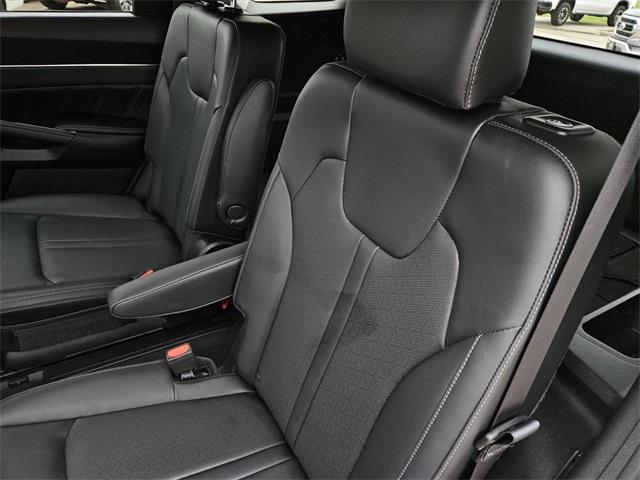 used 2023 Kia Sorento car, priced at $32,158