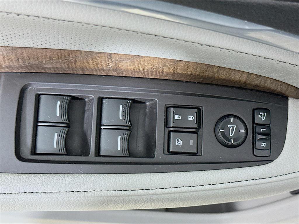 used 2020 Acura MDX car, priced at $24,900