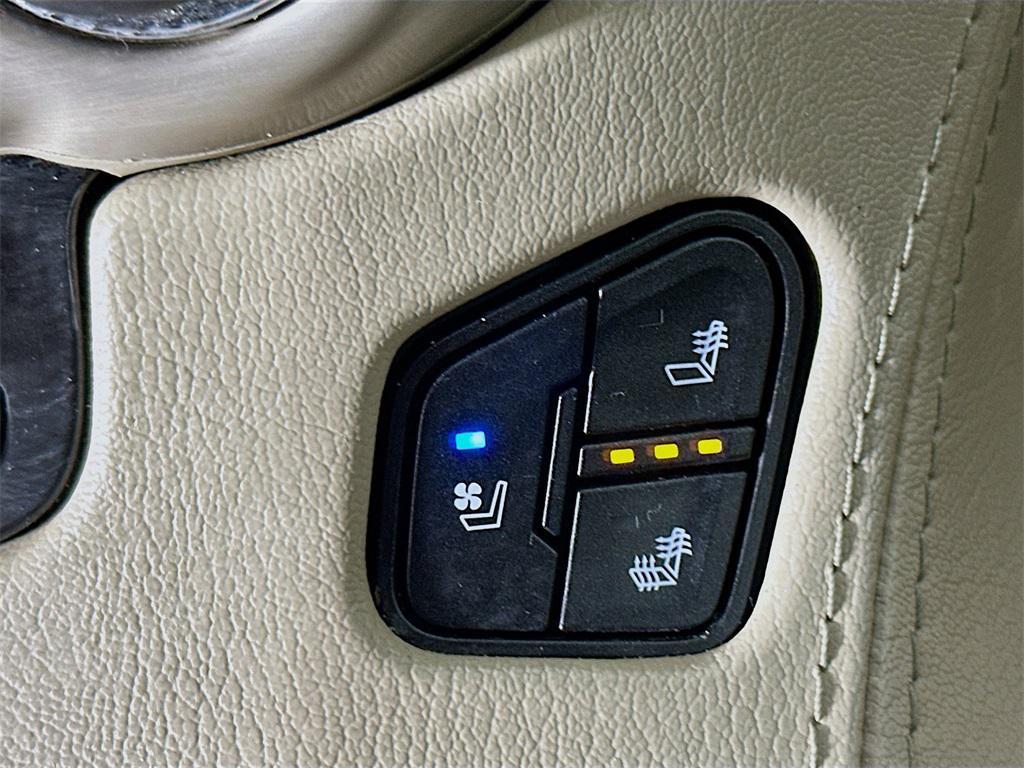 used 2020 GMC Yukon XL car, priced at $27,900