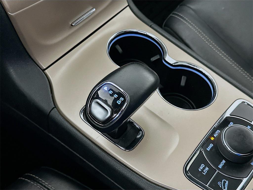 used 2015 Jeep Grand Cherokee car, priced at $11,900