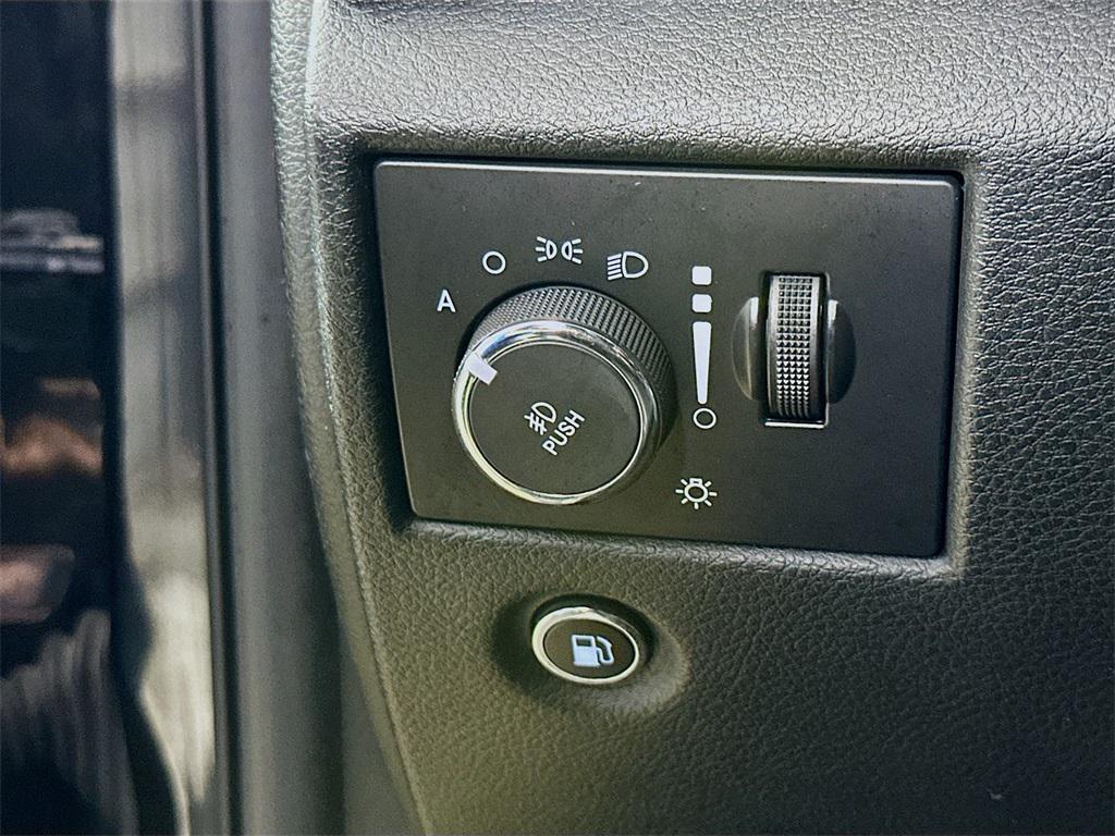 used 2015 Jeep Grand Cherokee car, priced at $11,900