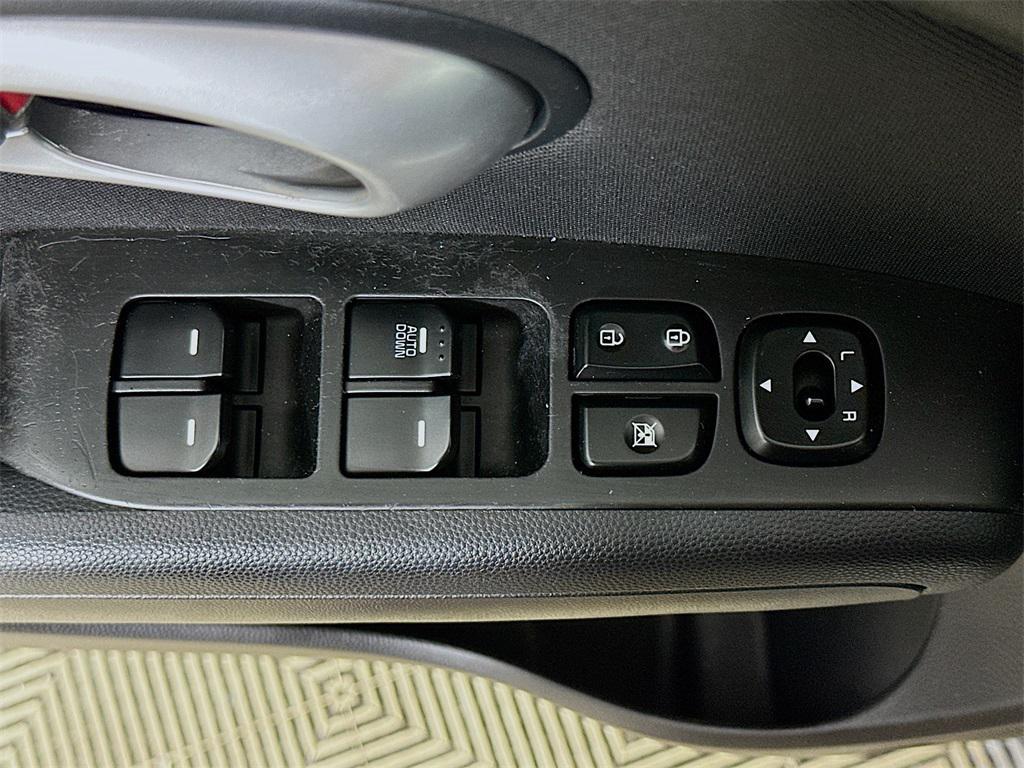 used 2015 Kia Soul car, priced at $4,900