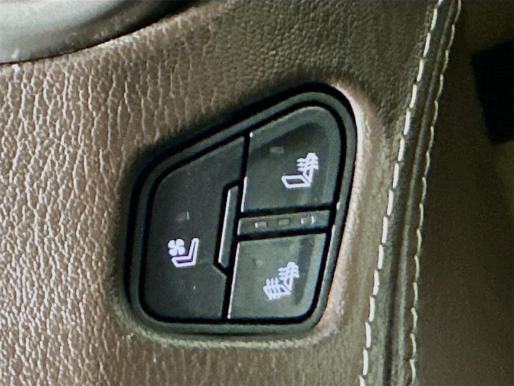 used 2018 Chevrolet Suburban car, priced at $25,900