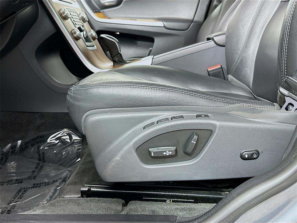 used 2017 Volvo XC60 car, priced at $13,900