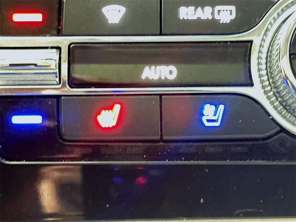 used 2020 Lincoln Navigator car, priced at $36,900