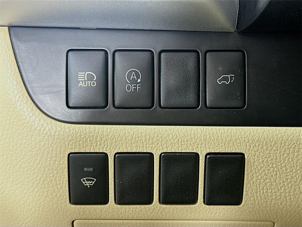 used 2018 Toyota Highlander car, priced at $15,900