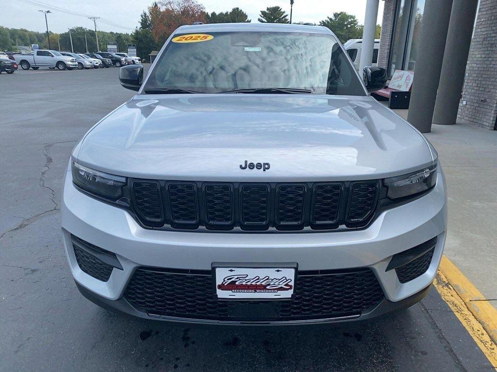 new 2025 Jeep Grand Cherokee car, priced at $45,257