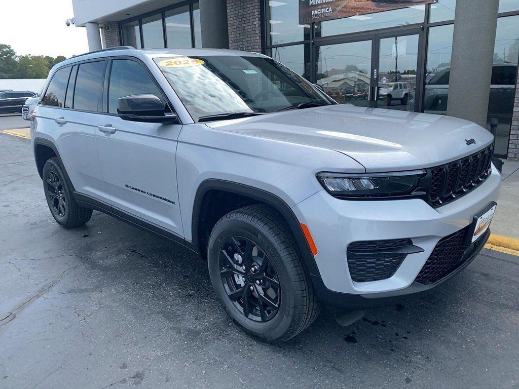 new 2025 Jeep Grand Cherokee car, priced at $45,257