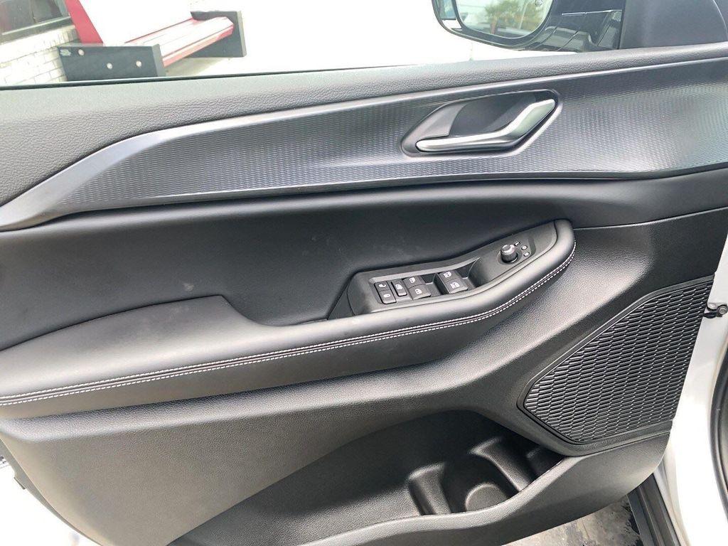 new 2025 Jeep Grand Cherokee car, priced at $45,257