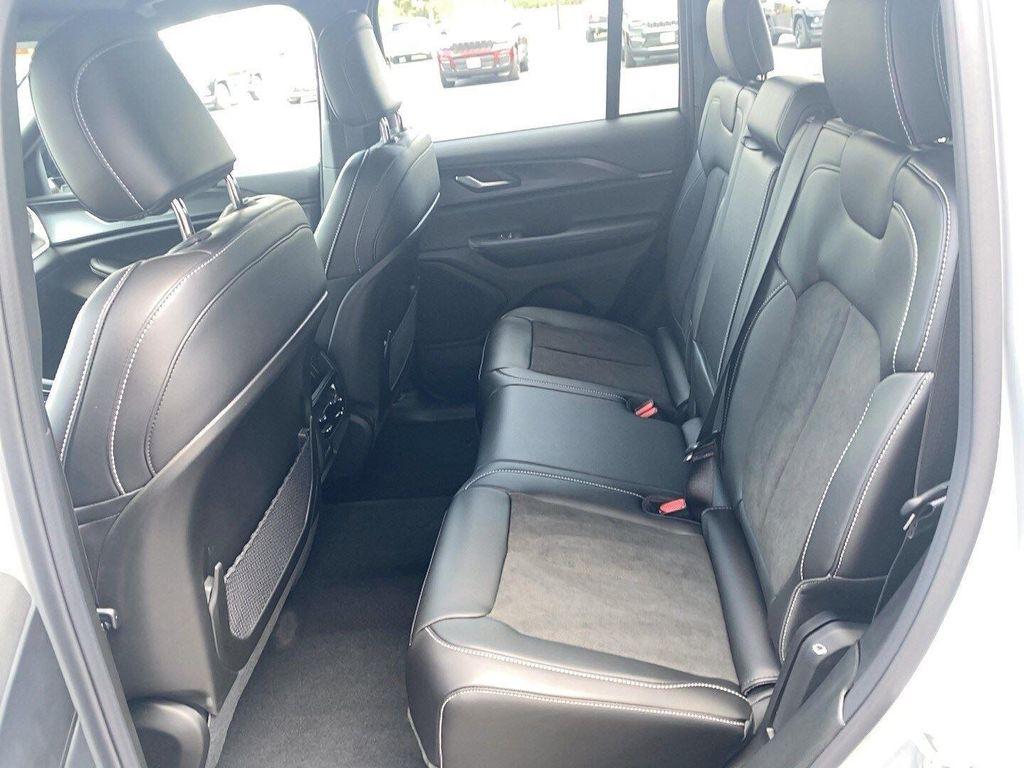 new 2025 Jeep Grand Cherokee car, priced at $45,257