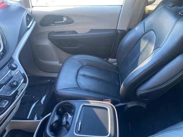 used 2022 Chrysler Pacifica car