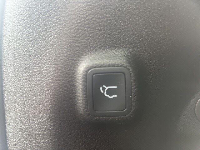 used 2023 Jeep Cherokee car, priced at $22,595