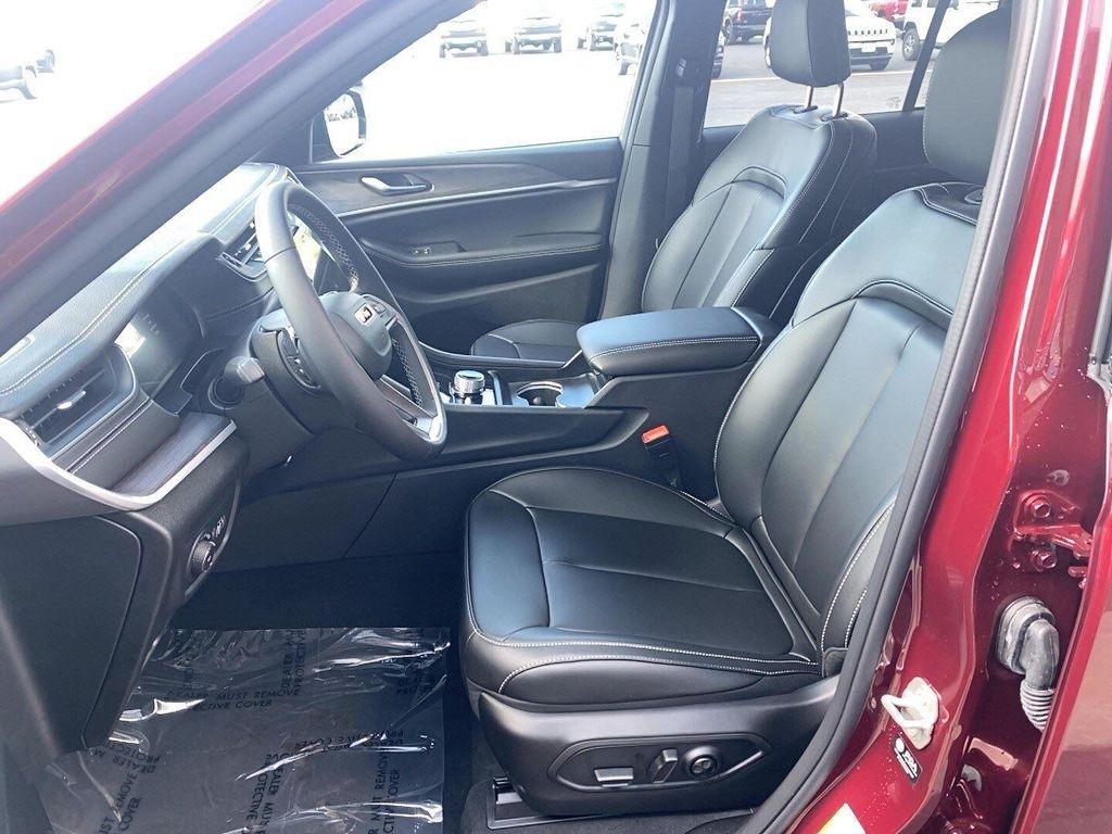 new 2025 Jeep Grand Cherokee car, priced at $49,319