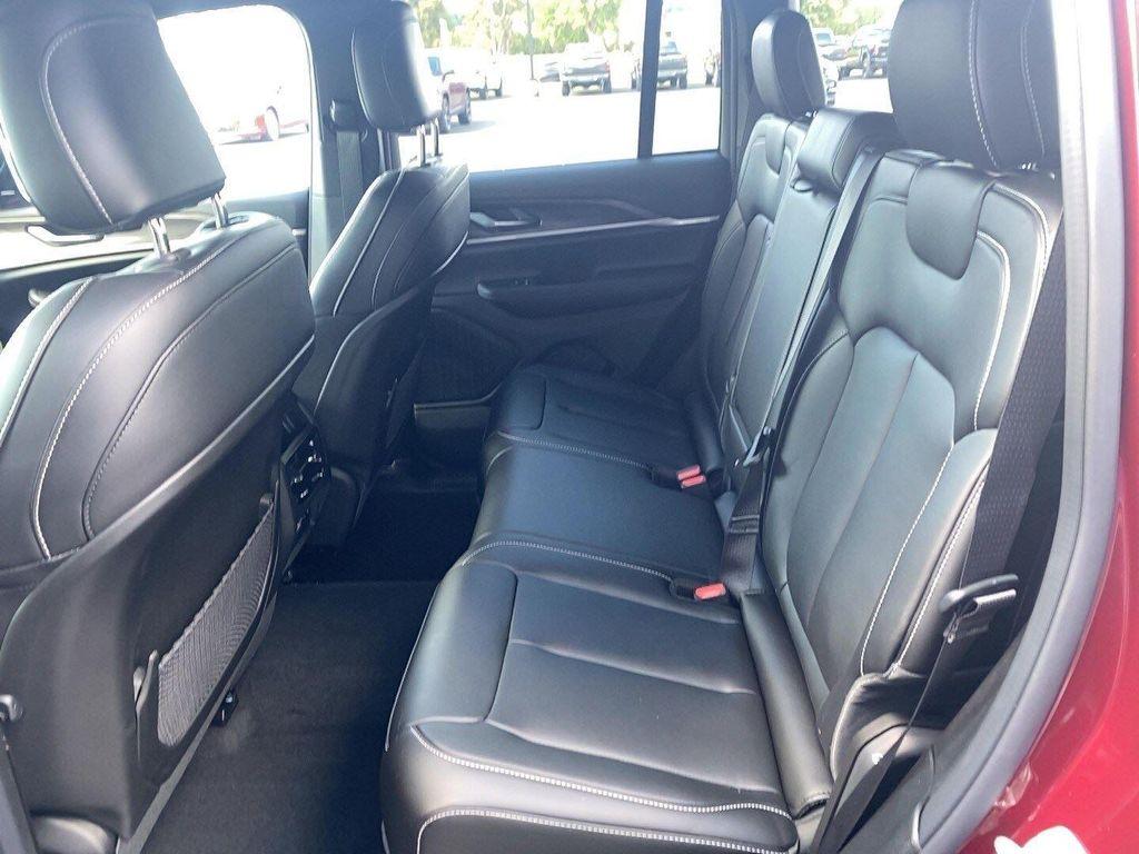 new 2025 Jeep Grand Cherokee car, priced at $49,319