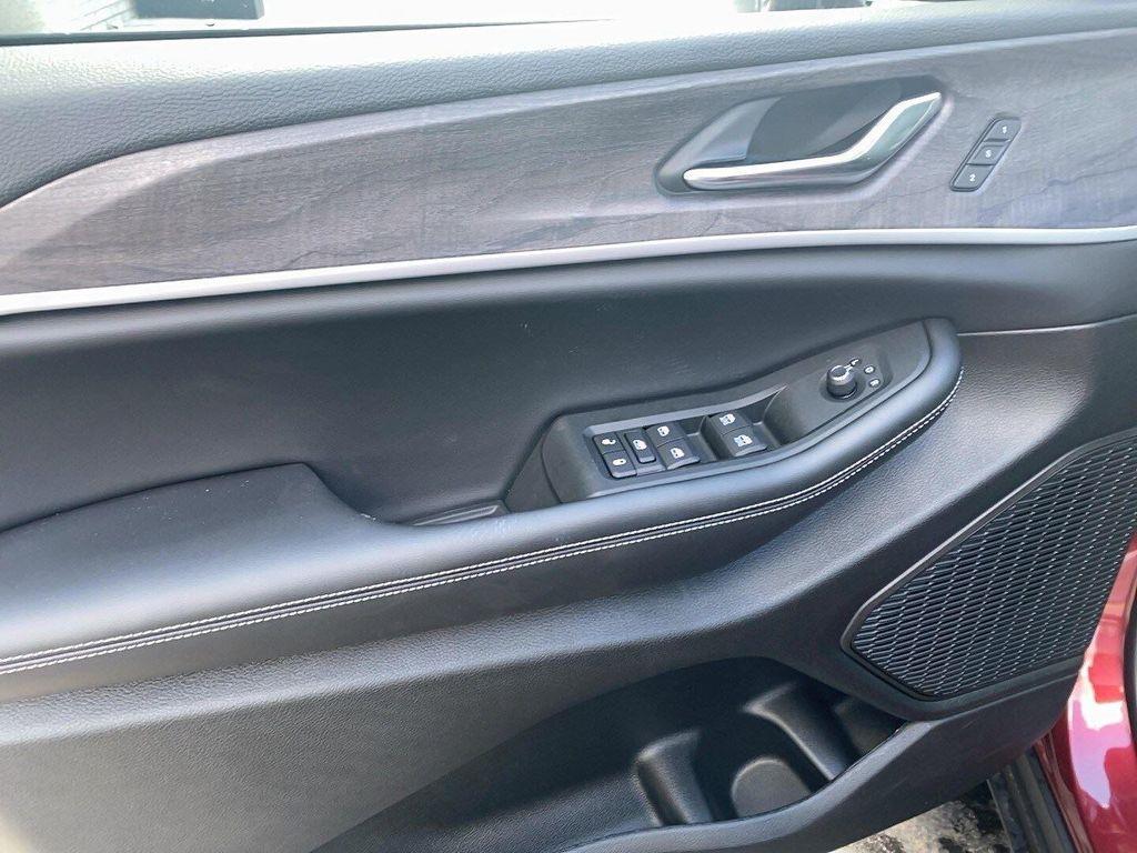 new 2025 Jeep Grand Cherokee car, priced at $49,319