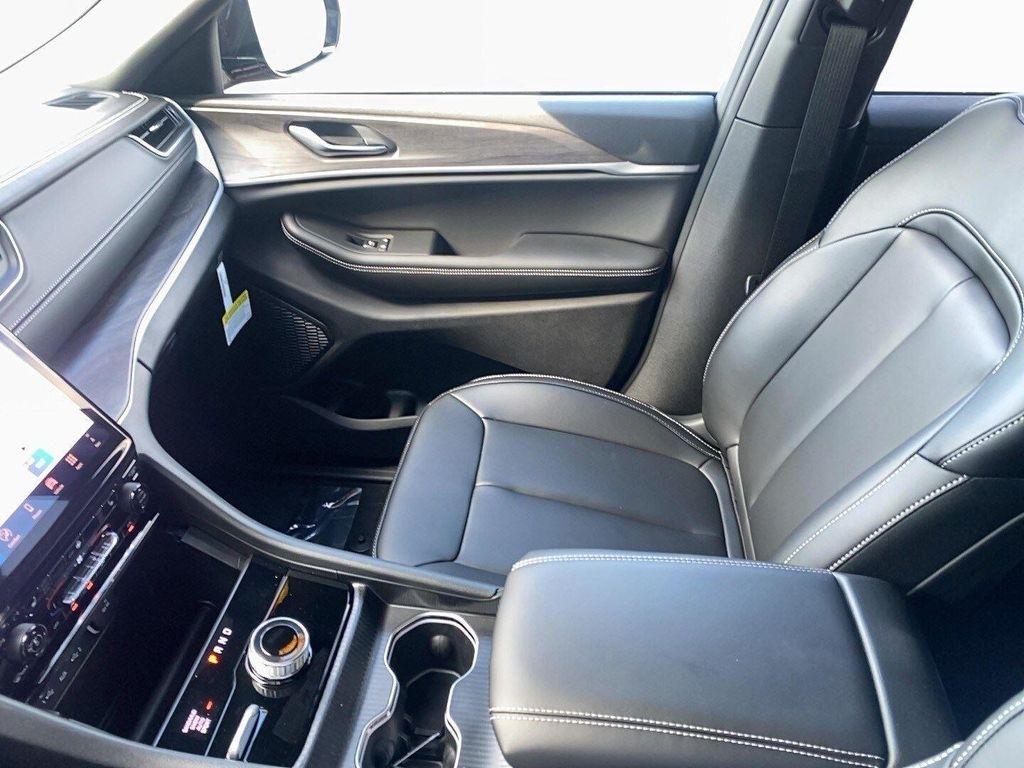 new 2025 Jeep Grand Cherokee car, priced at $49,319