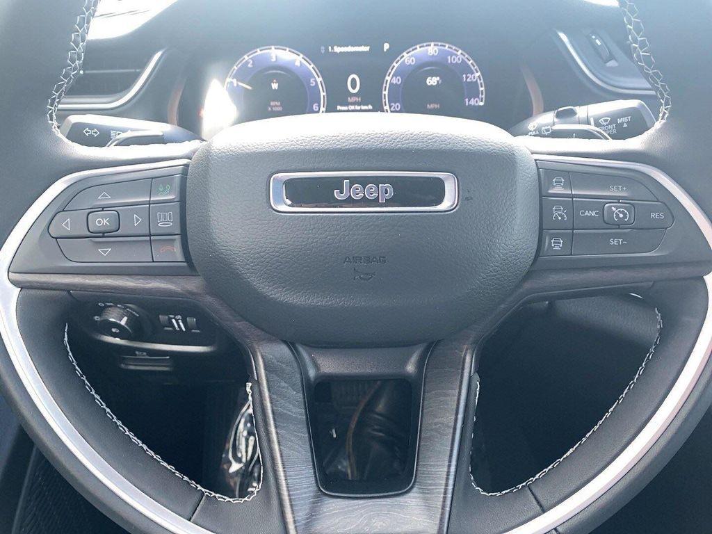 new 2025 Jeep Grand Cherokee car, priced at $49,319