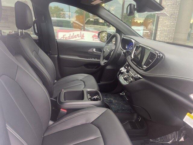 new 2026 Chrysler Pacifica car, priced at $47,296