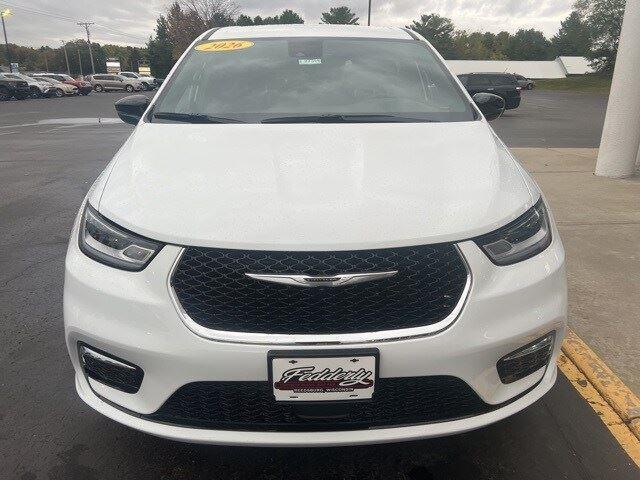 new 2026 Chrysler Pacifica car, priced at $47,296