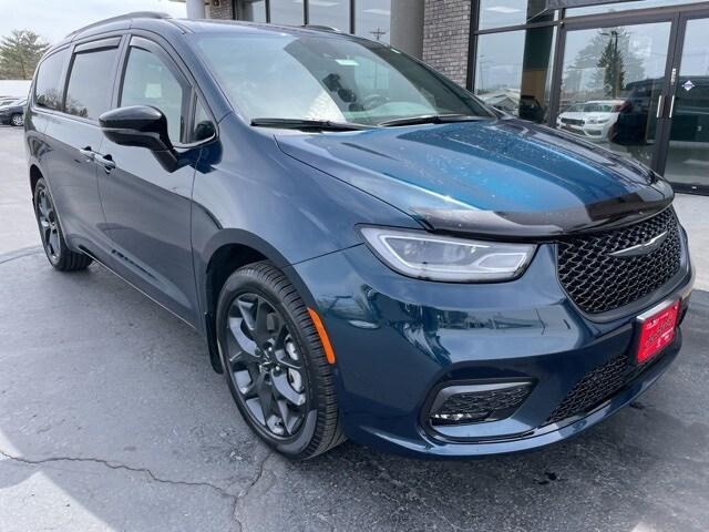 used 2023 Chrysler Pacifica car, priced at $46,995