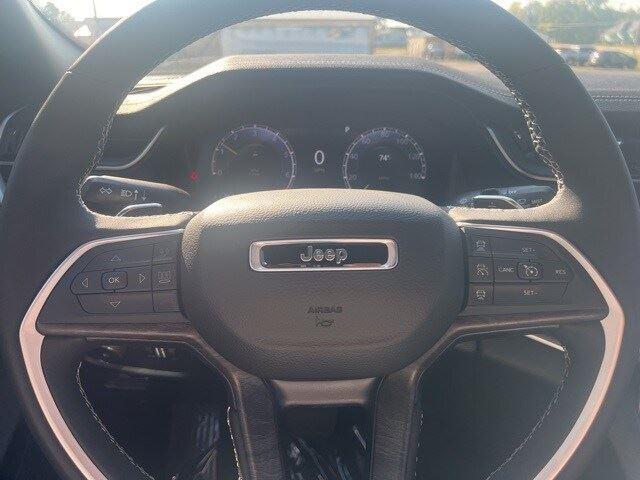 new 2025 Jeep Grand Cherokee car, priced at $47,101