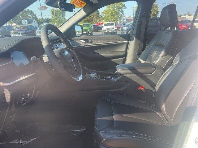 new 2025 Jeep Grand Cherokee car, priced at $47,101