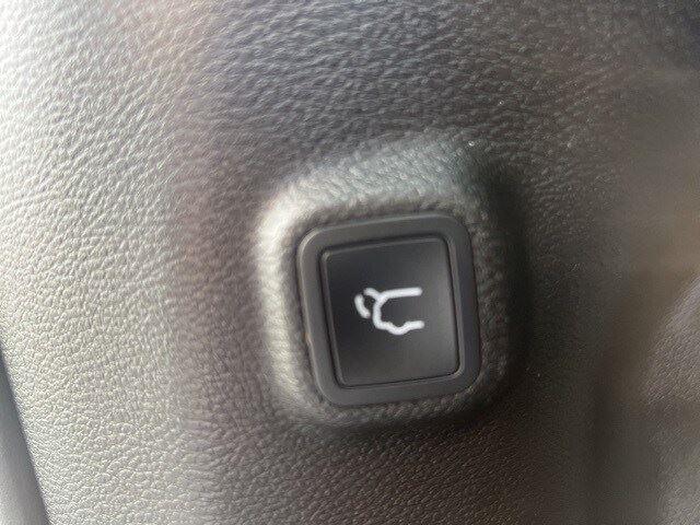 used 2023 Jeep Cherokee car, priced at $23,995