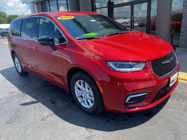 new 2025 Chrysler Pacifica car, priced at $46,220